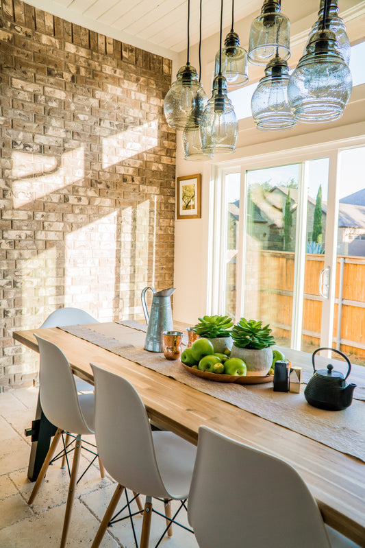 Table Runner vs. Tablecloth: Which Is Right for Your Dining Table?