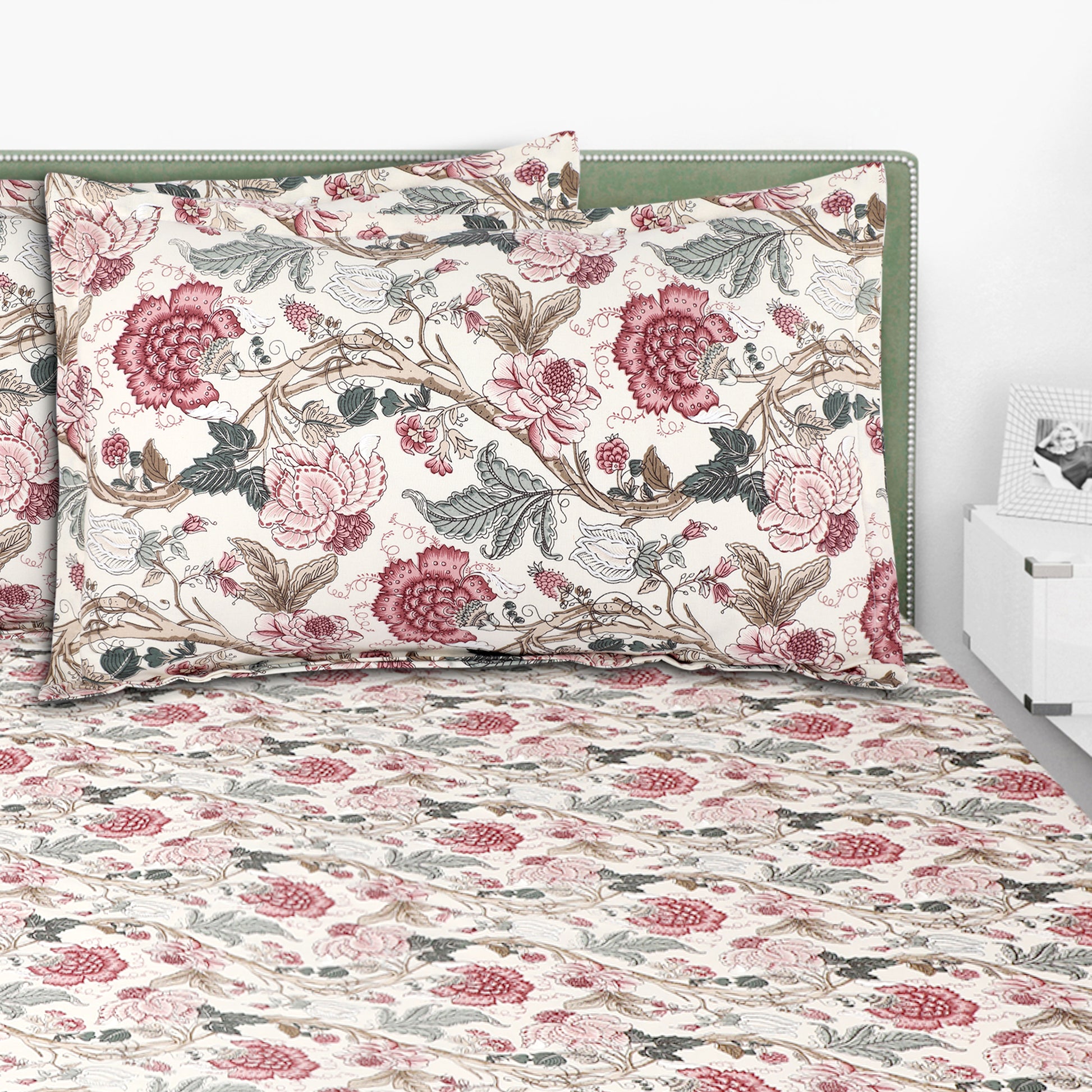 Fiza 100% Cotton Printed Cream & Red Dual Sided Bedding Set